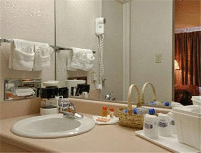 Howard Johnson Inn & Suites Коламбус Номер фото
