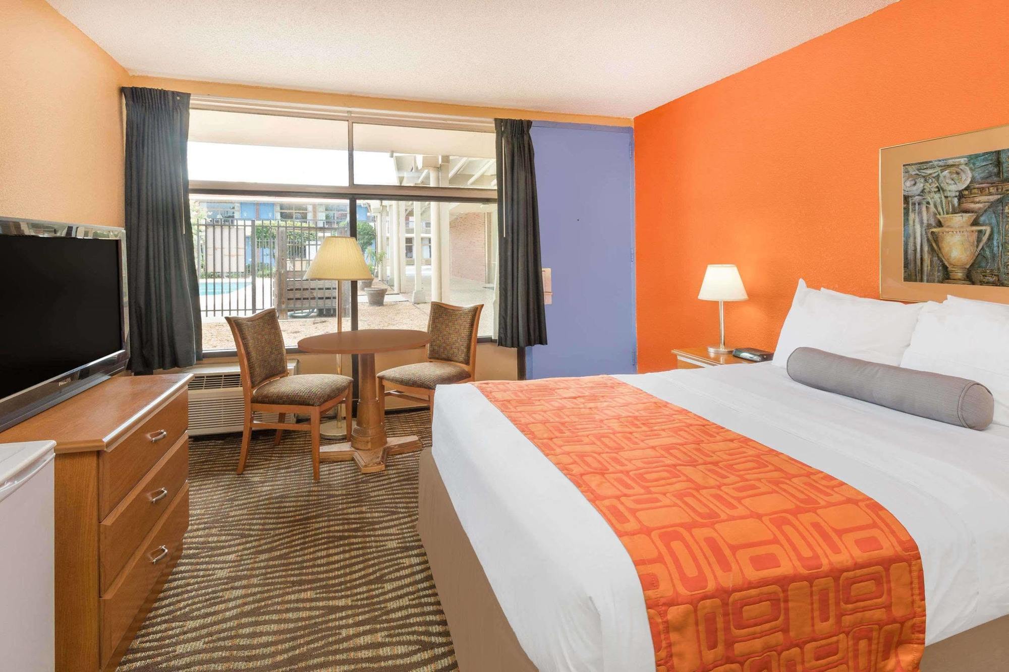 Howard Johnson Inn & Suites Коламбус Экстерьер фото