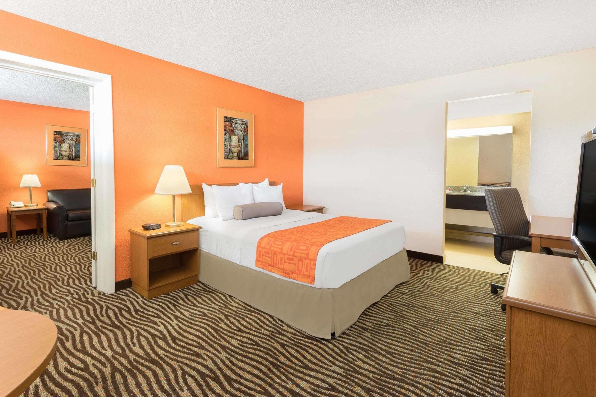 Howard Johnson Inn & Suites Коламбус Экстерьер фото